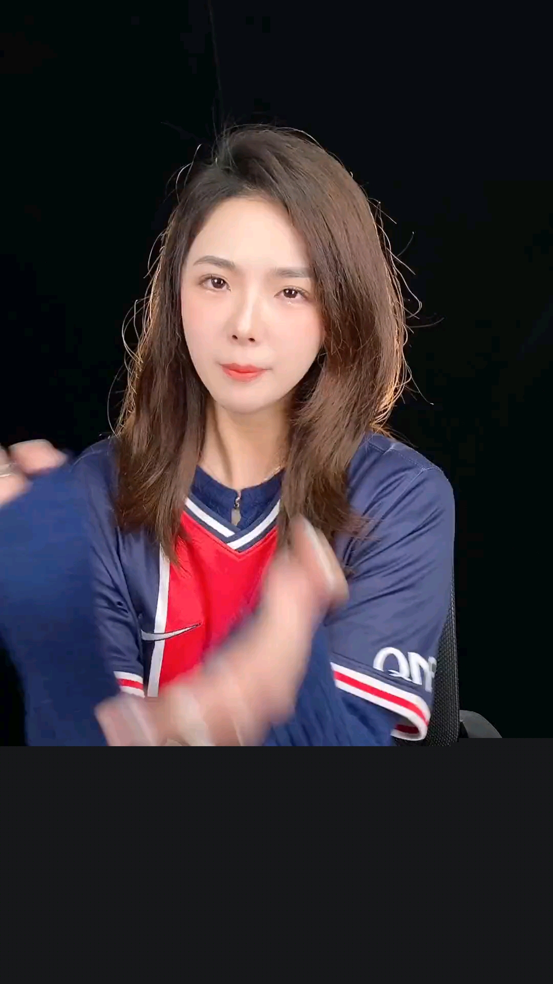 目两人此
