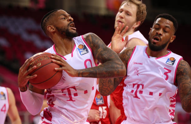 在内的多位 在内的多位